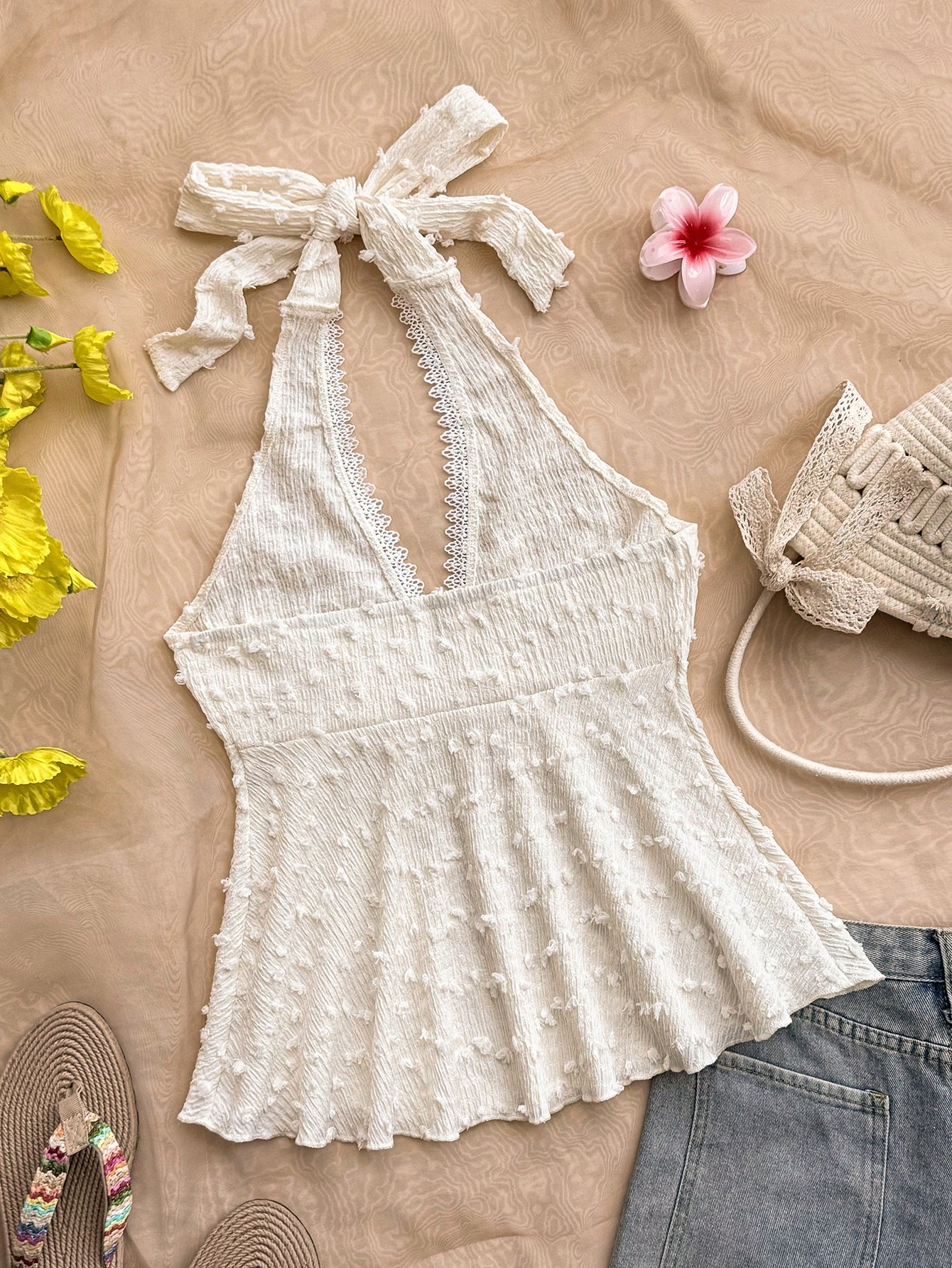 SpringSummer Embossed Texture Halterneck Top With Tie Back Straps - الصورة 2