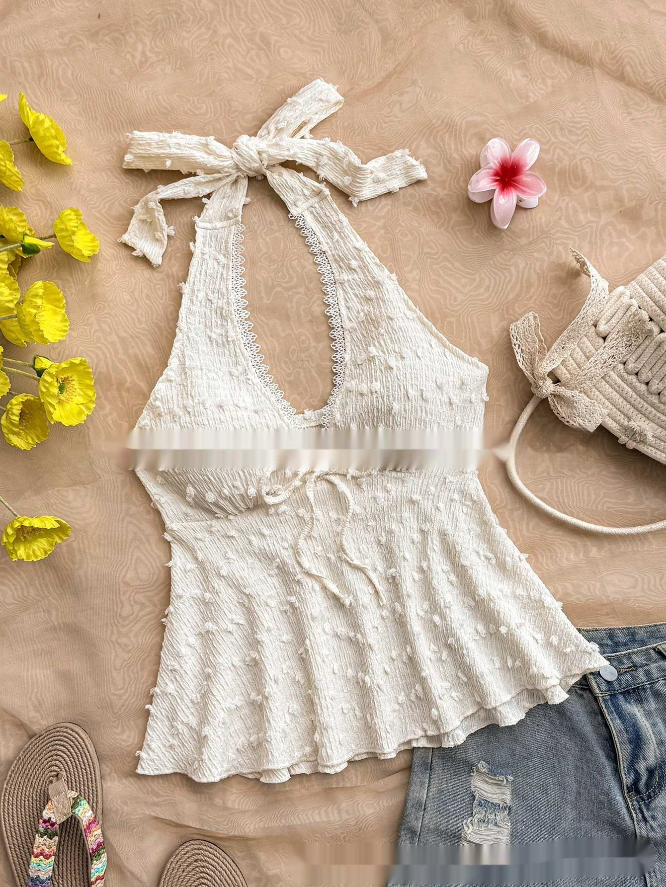 SpringSummer Embossed Texture Halterneck Top With Tie Back Straps - الصورة 4